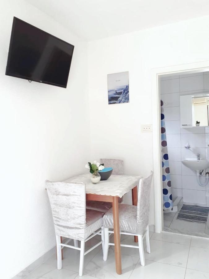 Apartmani Lezenic Dada เนอุม ภายนอก รูปภาพ
