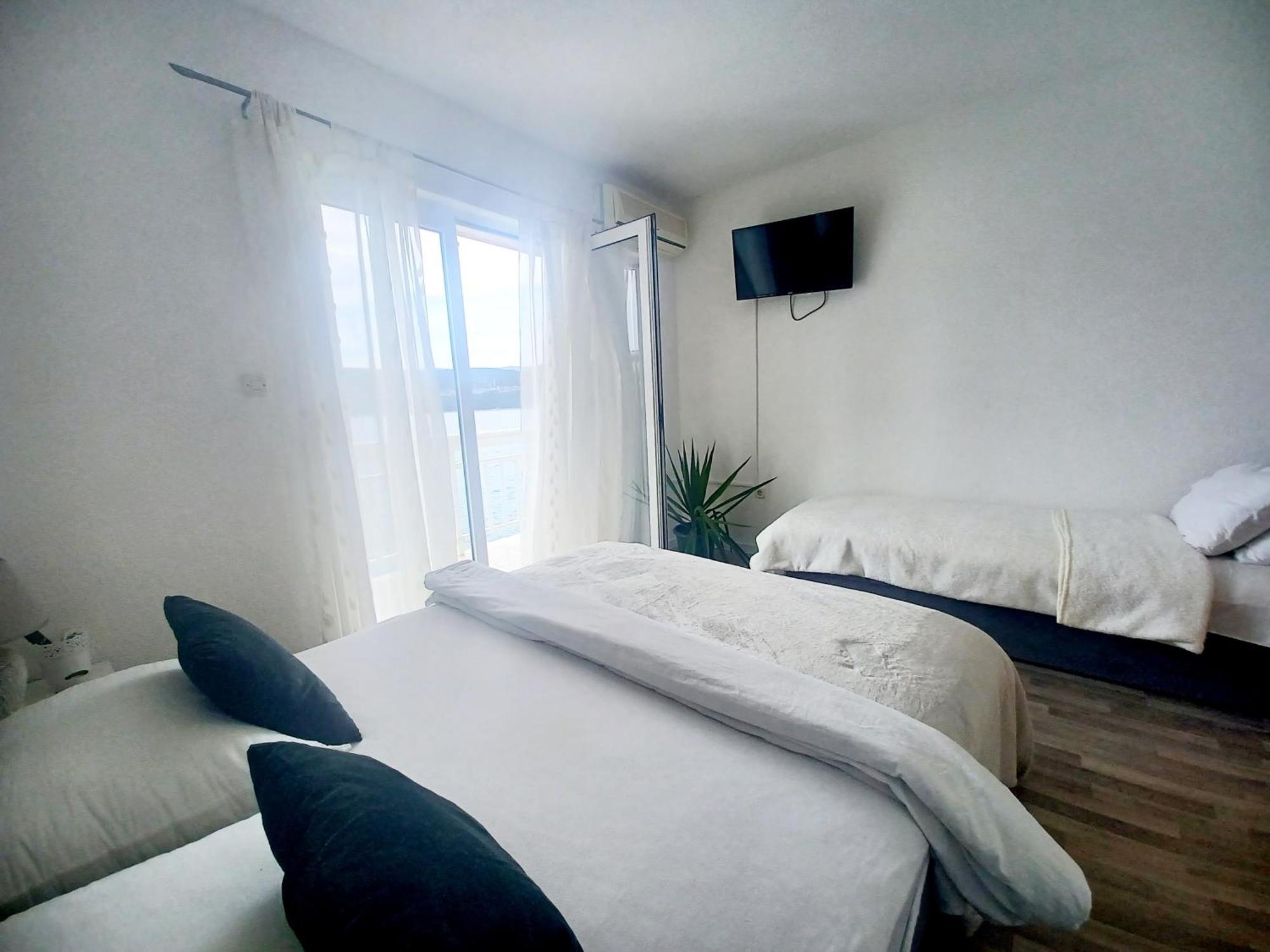 Apartmani Lezenic Dada เนอุม ภายนอก รูปภาพ